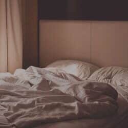 Bedding - Bed with duvet and pillows